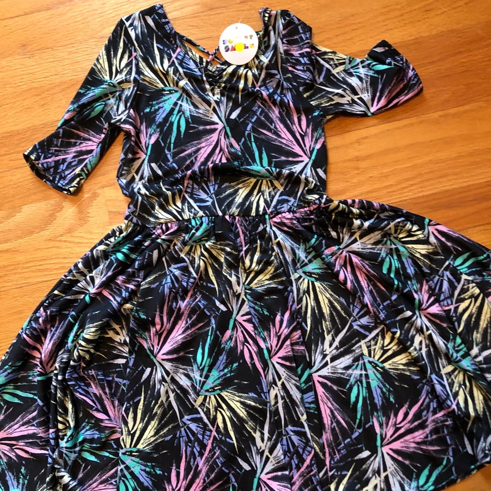 Dot Dot Smile, NWT, cool material, 3/4 length sleeve, size 8/10